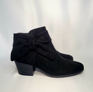 Tie Bow Booties Size 6